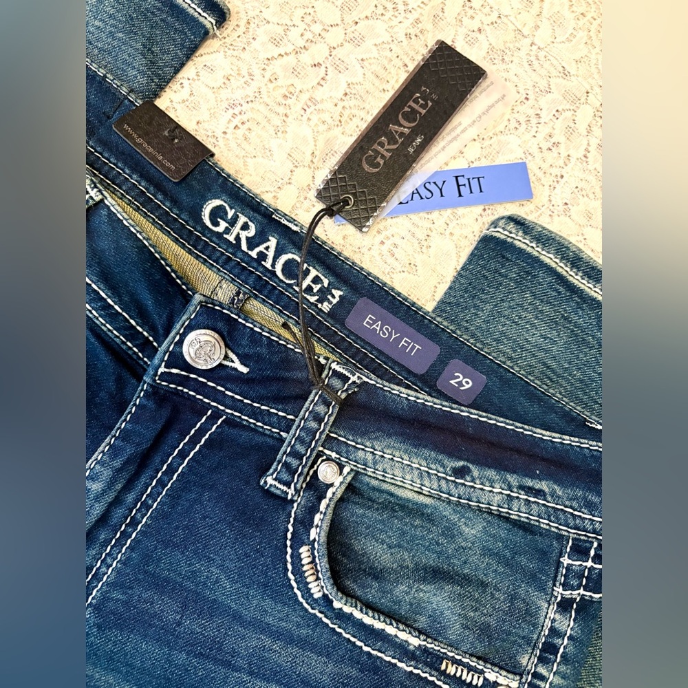 NWT 29 Easy Fit Grace in LA Embroidered Distressed Bootcut Jeans - Picture 2 of 8